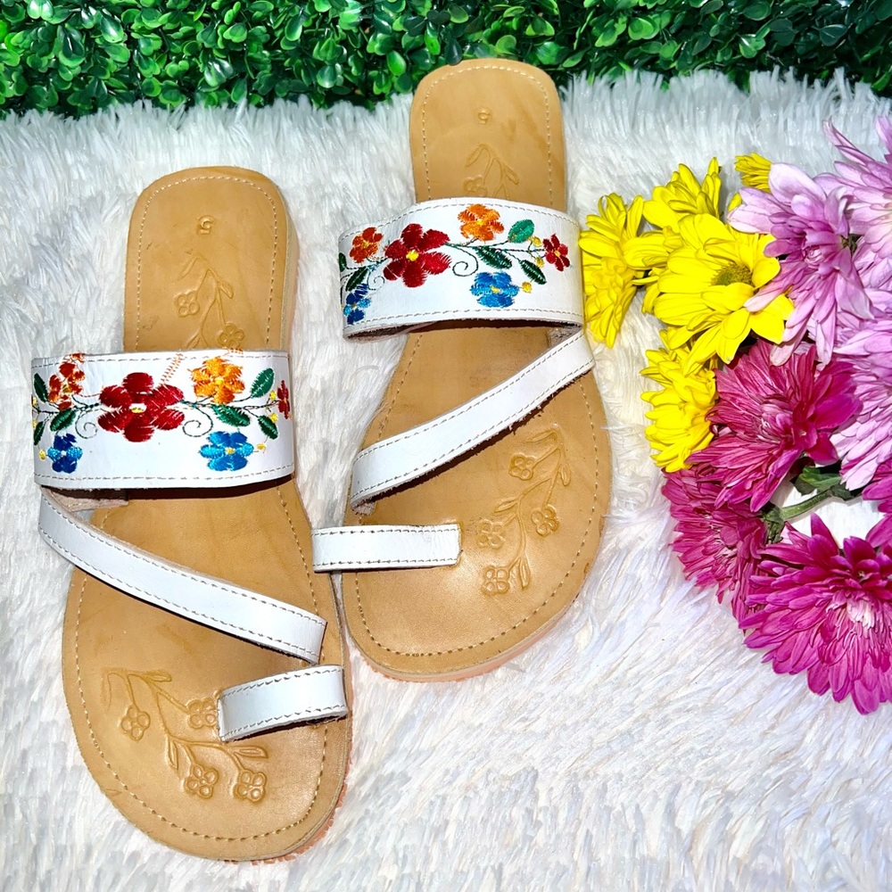 White Artesanal Mexican Floral Sandal-Huarache Blanco Artesanal Floral
